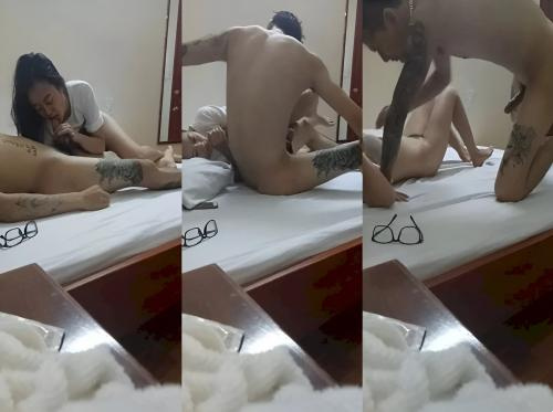 Video lengkap pemuda bertato menutupi adiknya yang telanjang